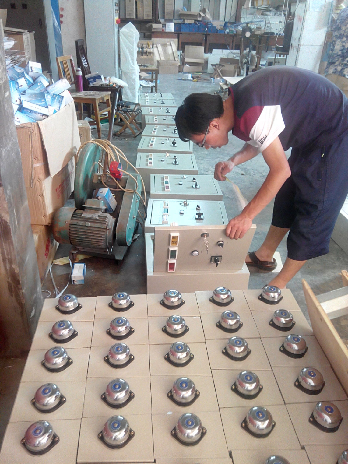 通風(fēng)方式信號燈箱