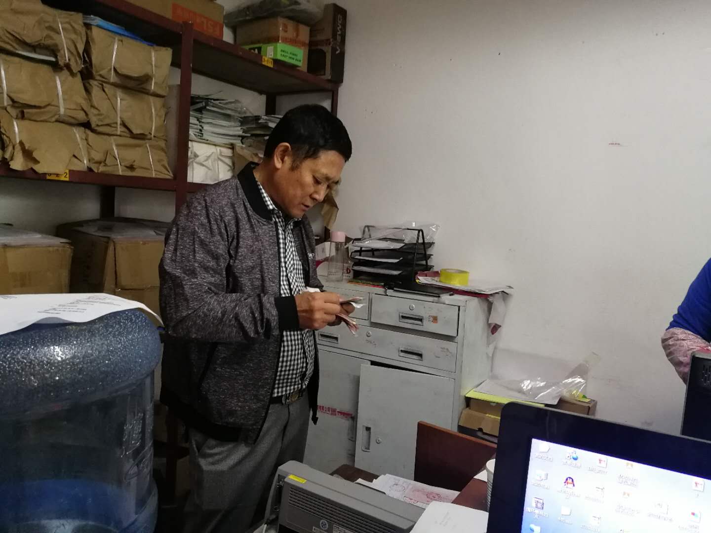 1009717215.jpg 1009717215.jpg